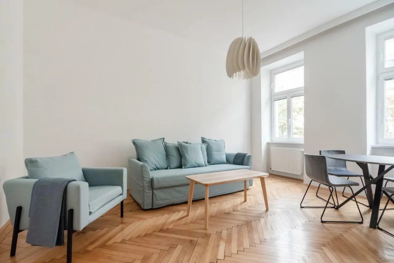 Universum Apartment 2 contacts