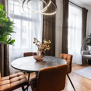  Apartment Classy And Elegant In A Calm Area
