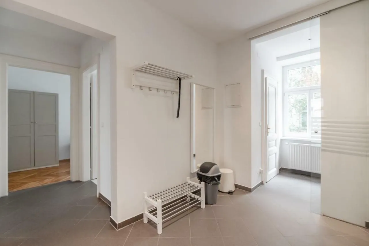 Universum Apartment 2 Vienna 0*,